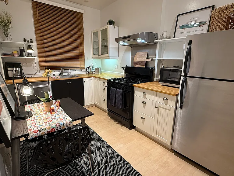 Eat-in Kitchen