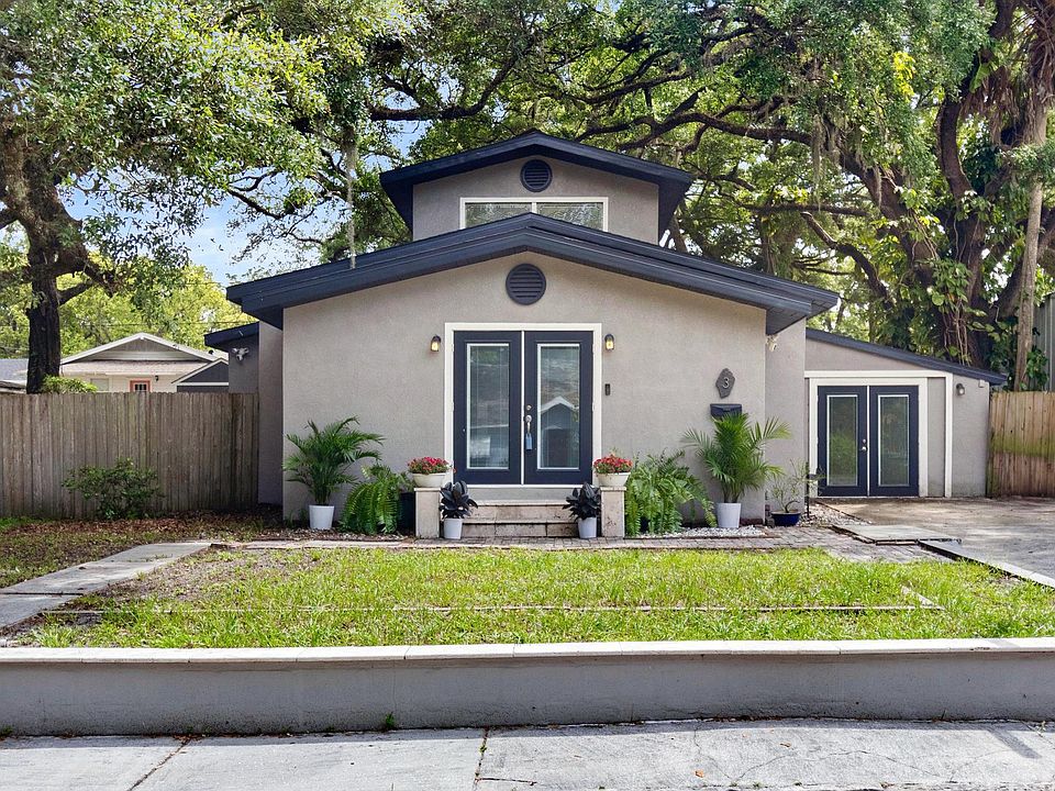1st image of 3 Hamilton Heath Dr