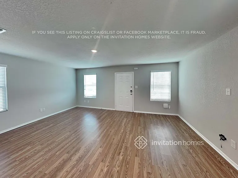 5445 Verdugos Palace — Photo 4