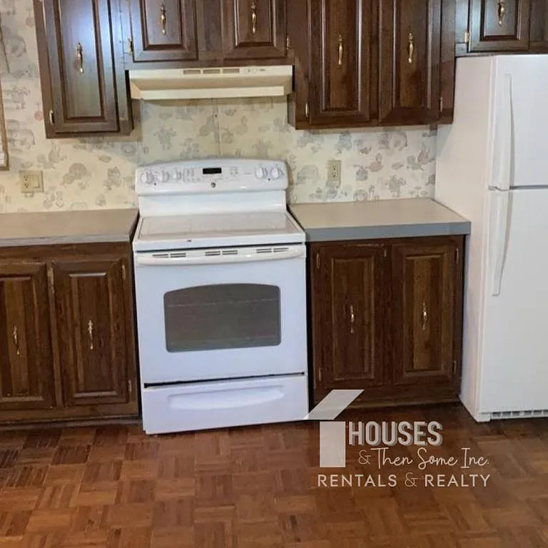 101 N Jamestowne Dr — Photo 3