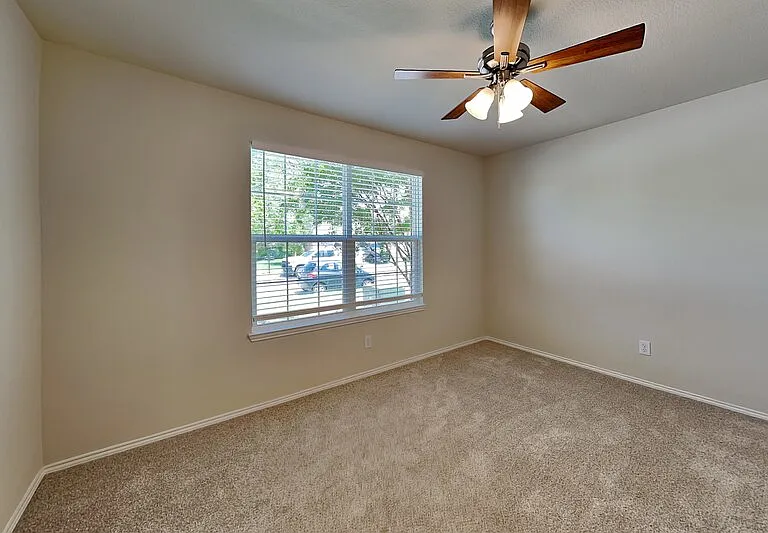1112 Rivers Creek Ln — Photo 12