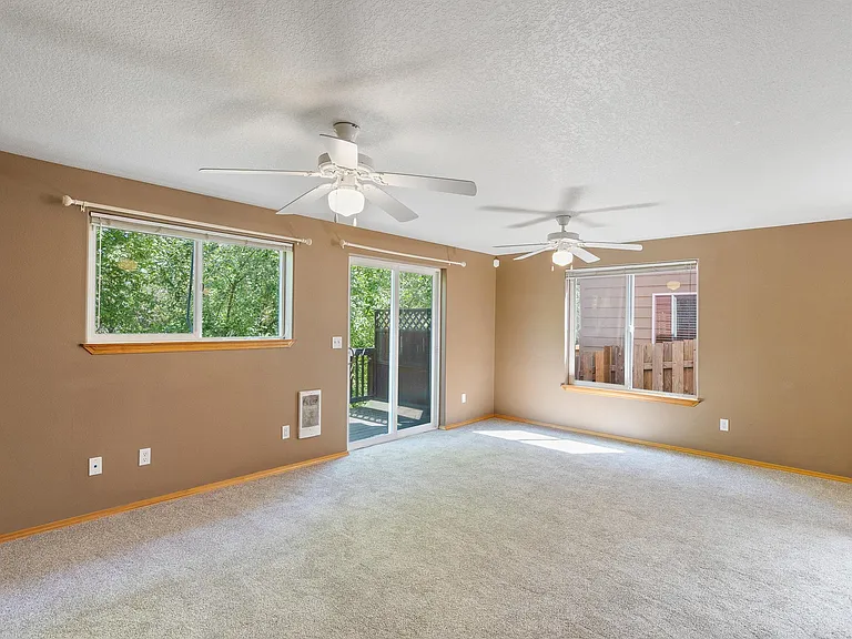 446 Corinne Dr — Photo 12