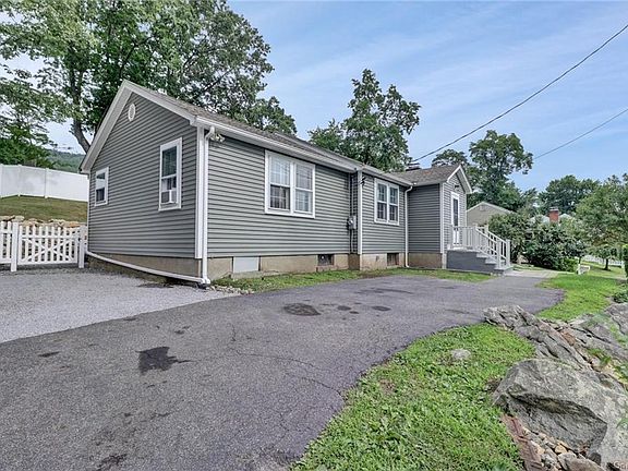 3rd image of 12 Laurel Ln