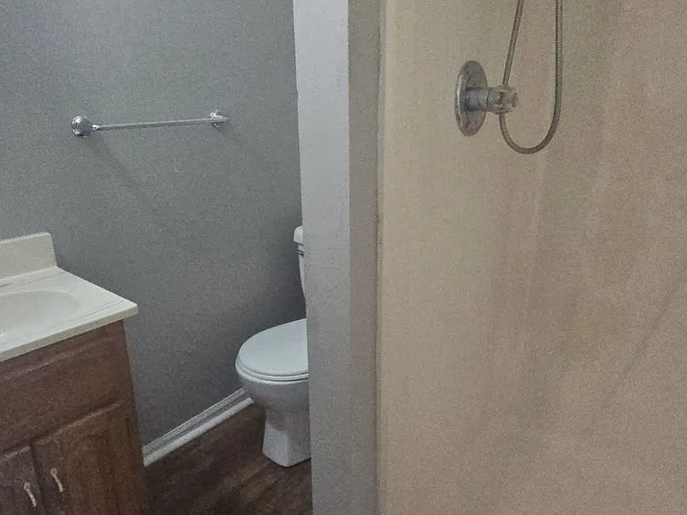 1409 S Broadway St — Photo 7