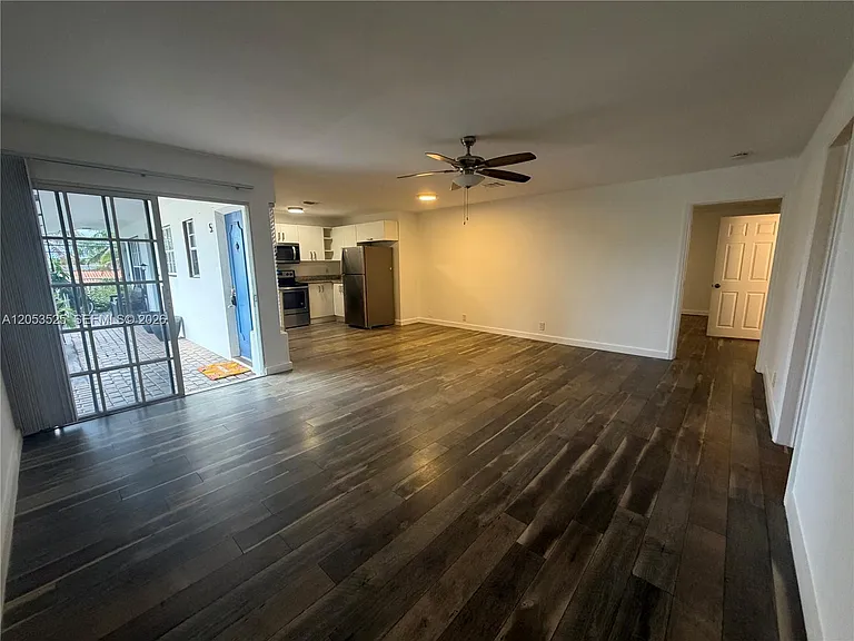 1425 NE 56th St #5 — Photo 1