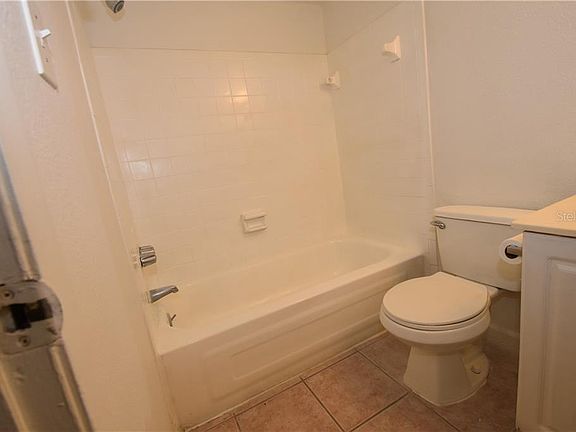 5th image of 201 Pine Tulip Ct APT 201