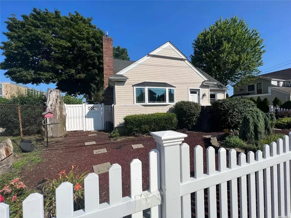 295 union Avenue, Lynbrook, NY 11563