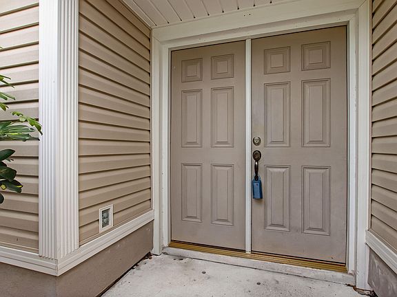 2nd image of 1297 York Cir