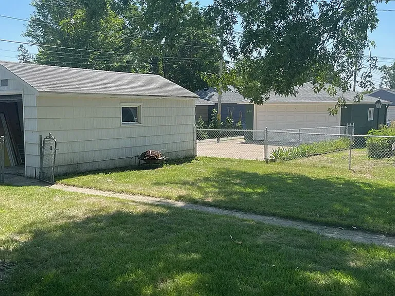 6015 Newton Ave S — Photo 17