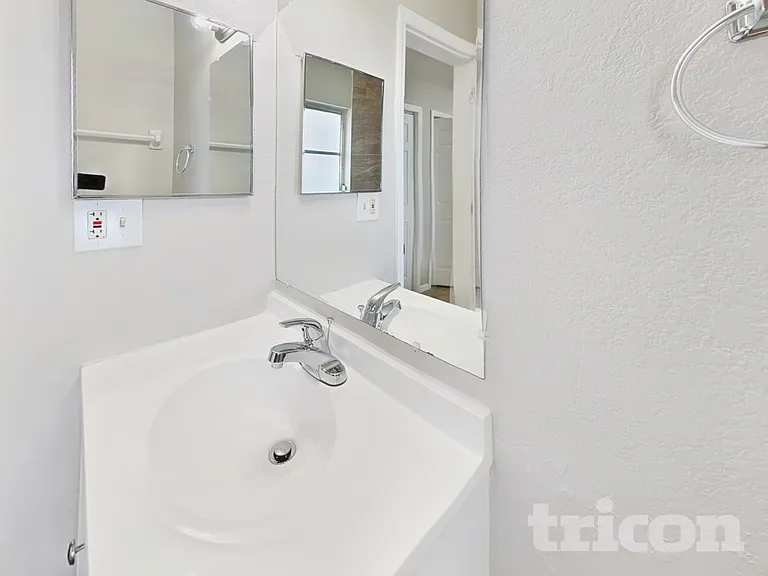20336 Peachland Blvd — Photo 13
