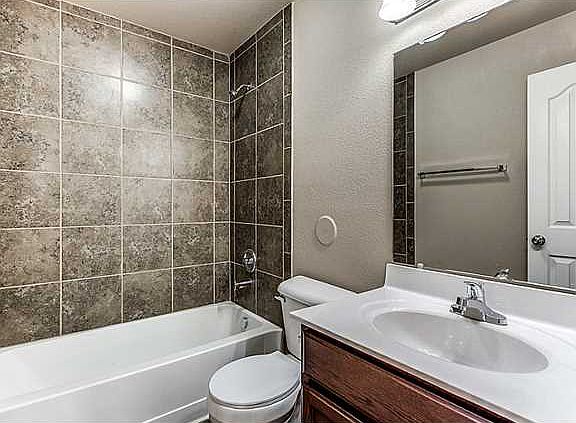 3rd image of 14339 Loma Esmeralda Dr