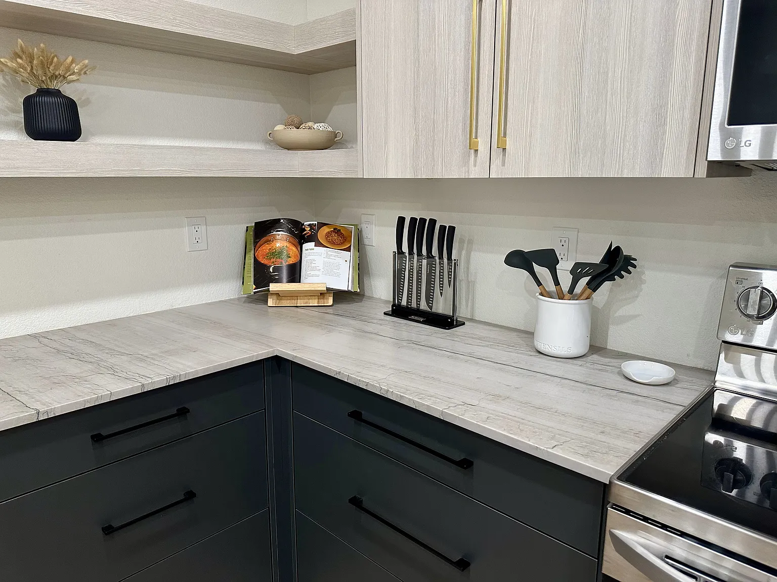 3 bed, 2.5 bath, 2267 sqft, $5,000 — Photo 4