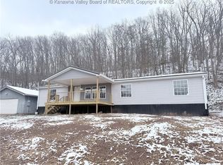 66 N Red Oak Dr, Cottageville, WV 25239