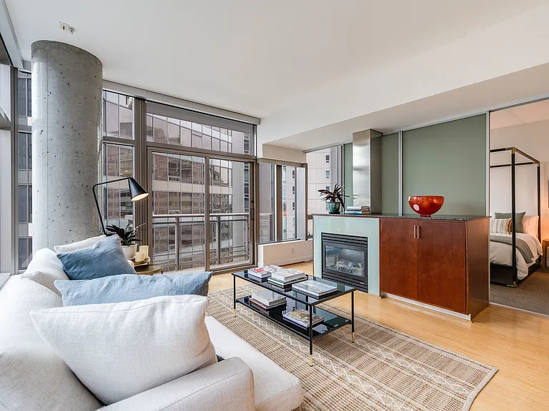 2033 2nd Ave #1010 — Photo 6