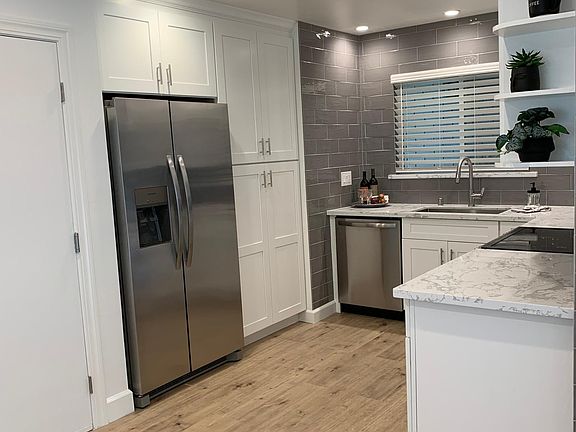 2nd image of 1115 Beaumont Dr