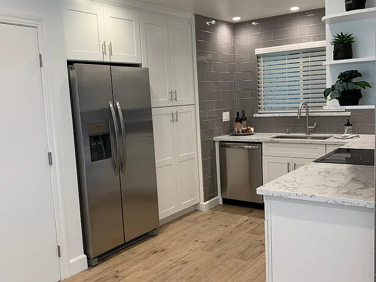 1115 Beaumont Dr — Photo 2