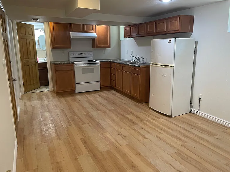 1609 E 16th St #B — Photo 3