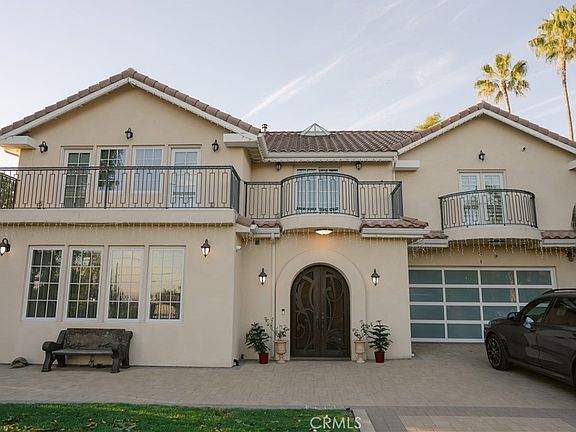 2nd image of 1135 E Verdugo Ave
