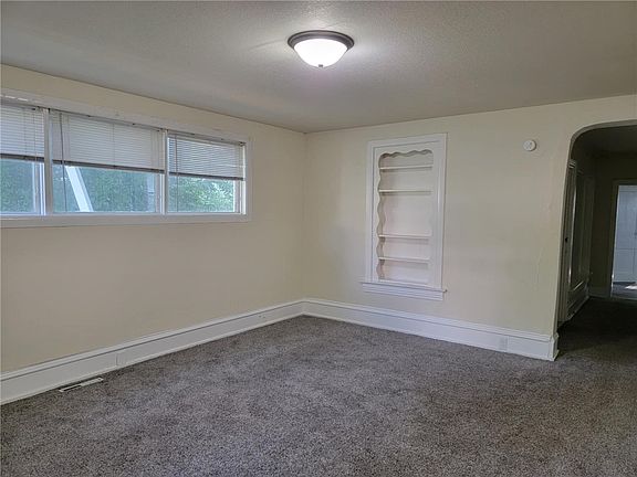 5th image of 913 8th Street E #1 & 2