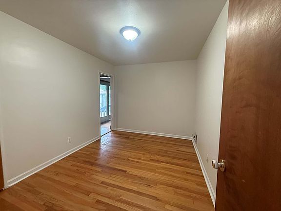 5th image of 29671 Macintyre St