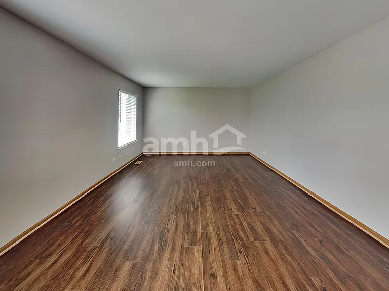 2415 Sisters Ct — Photo 6