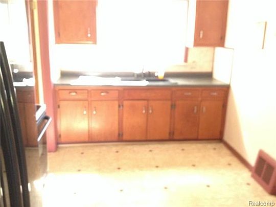 5th image of 28469 Rosslyn Ave