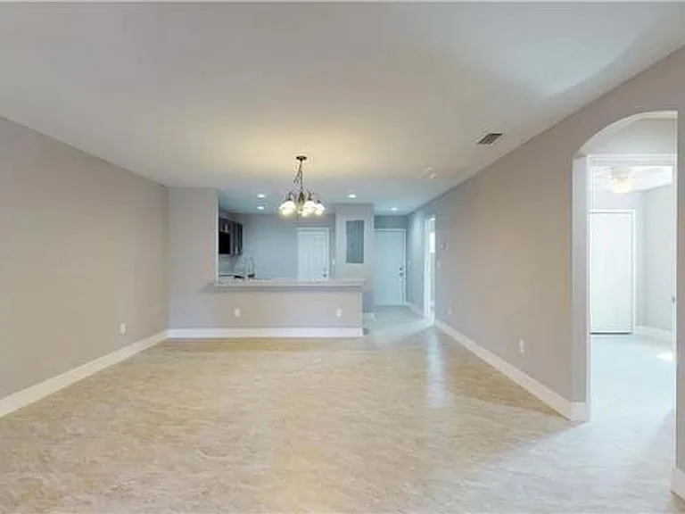 8535 Agate St — Photo 4