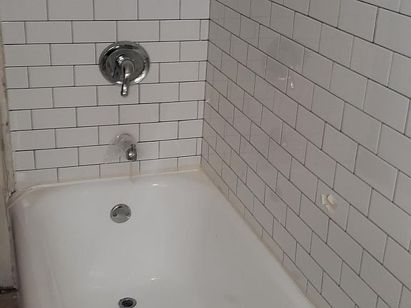 4th image of 8142 S Saginaw Ave APT 2