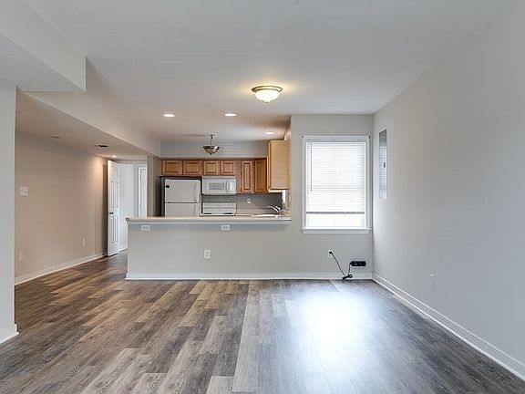 4th image of 1826 Parkwood Ave