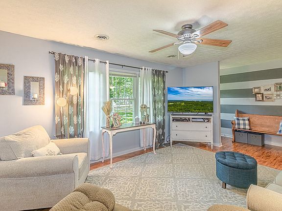 5th image of 297 Lynns Ln