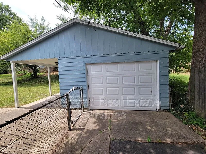 3 bed, 1.0 bath, 864 sqft, $1,475 — Photo 4