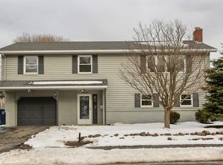 17 Gables Cir, Salem, MA 01970