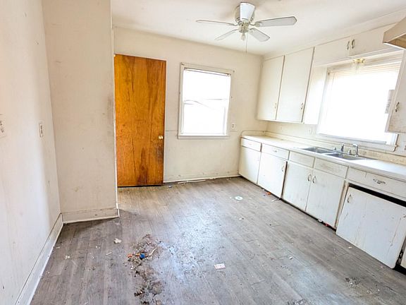 4th image of 1411 W Willow St