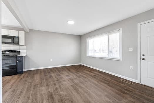 5th image of 868 Pleasant Dr