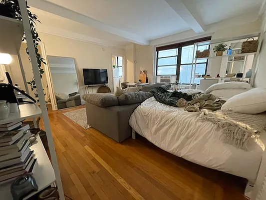 Rented by Green Home NY Realty LLC | media 7