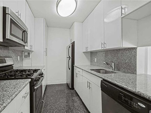 4th image of 35-20 Leverich St