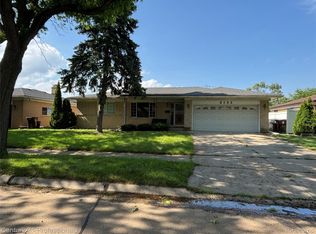 8105 Busch Ave, Center Line, MI 48015