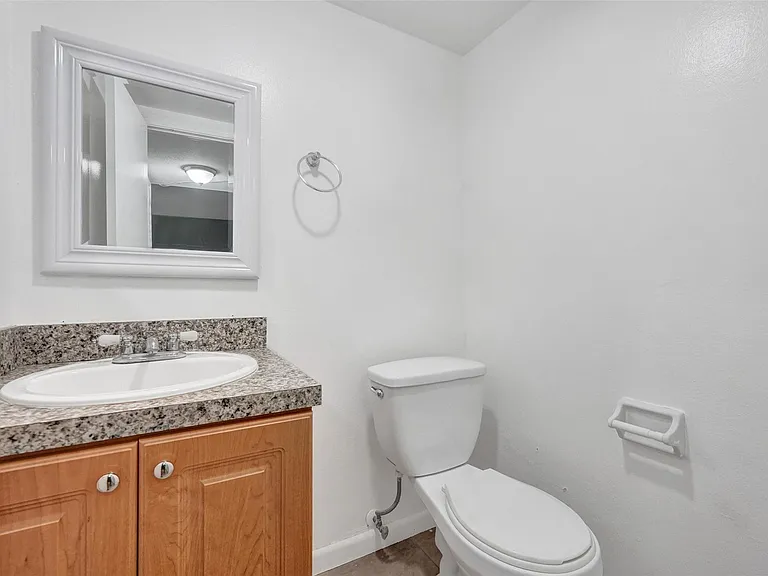 555 SE 8th St #252 — Photo 17