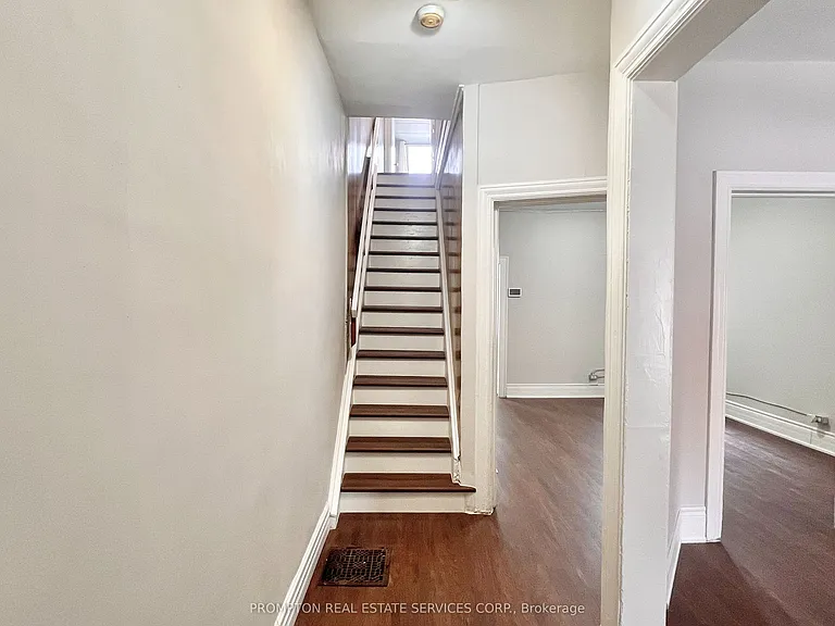 17 Winnifred Ave — Photo 24