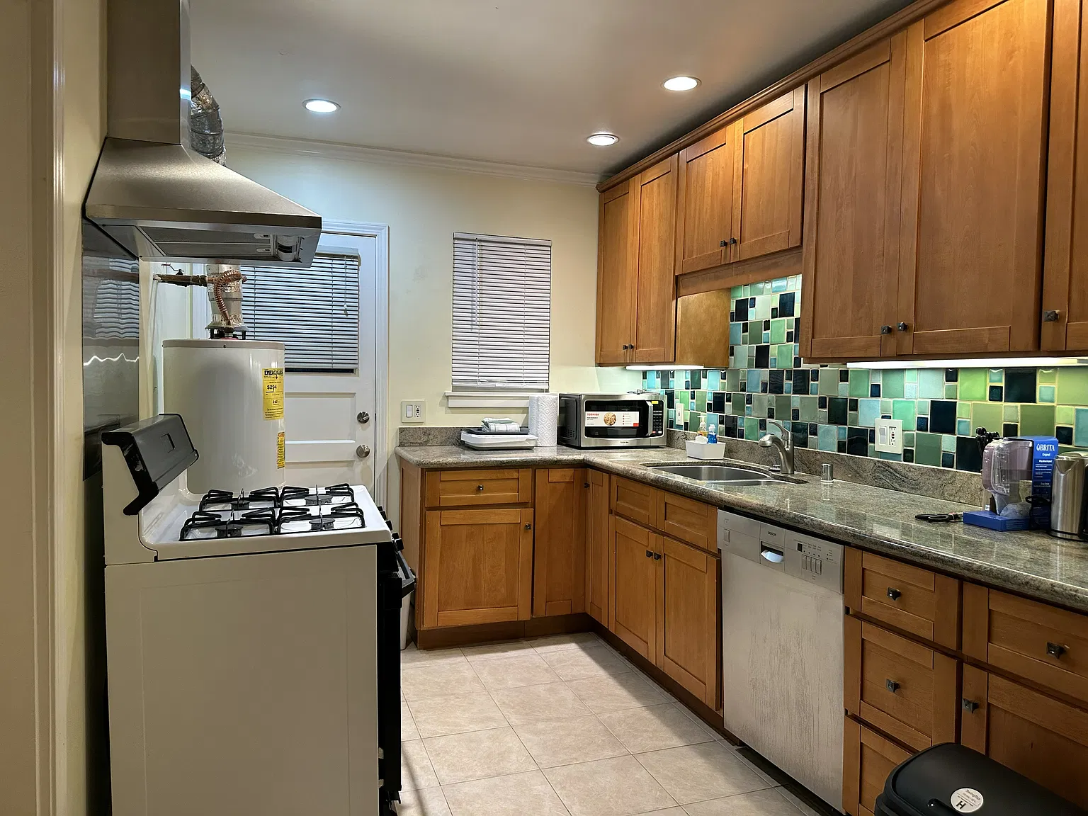 1 bed, 1000 sqft, $3,200 — Photo 4