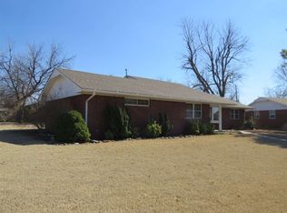 1927 Arapaho Dr, Enid, OK 73703