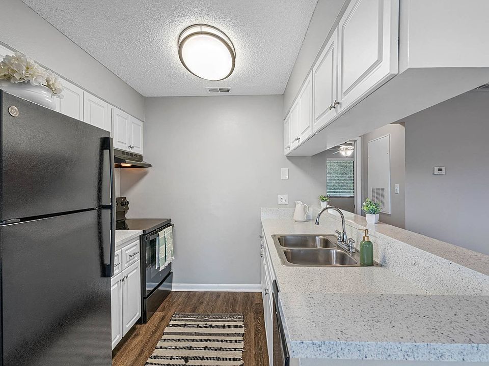 One Bedroom - 1 Bed / 1 Bath - 750 Sq.Ft.