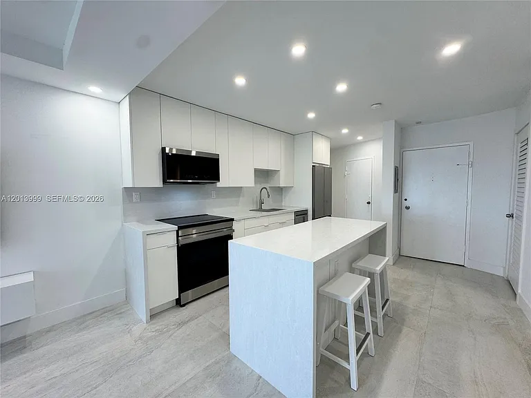 2899 Collins Ave #1414 — Photo 4