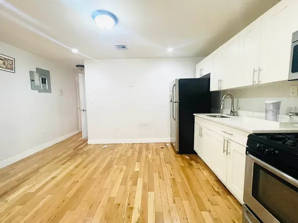 196 Cornelia Street image 12 of 12