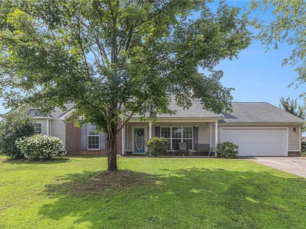 194 Persimmon Dr, Jefferson, GA 30549