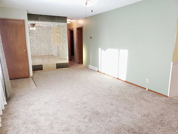 4th image of 908 Miller St