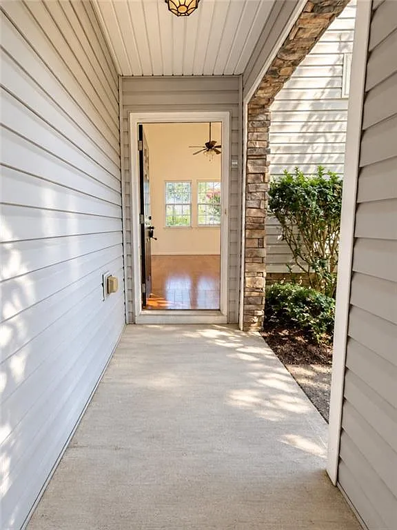 3 bed, 2.5 bath, 1271 sqft, $2,100 — Photo 3