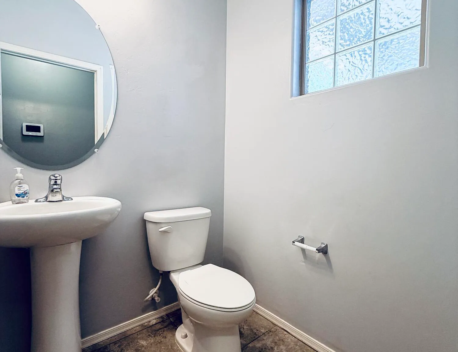 4 bed, 2.5 bath, 2301 sqft, $2,195 — Photo 3