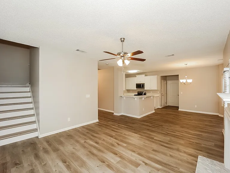 303 Tara Beach Ln — Photo 4