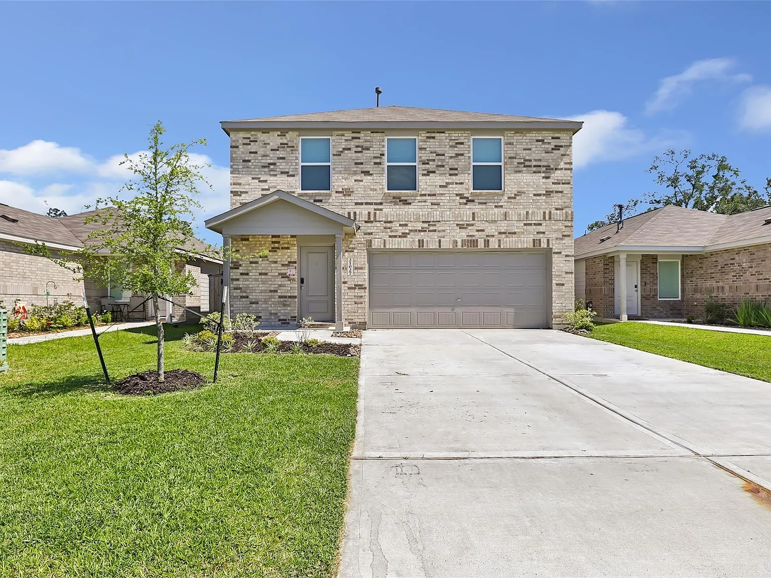 4 bed, 2.5 bath, 2036 sqft, $1,900 — Photo 1